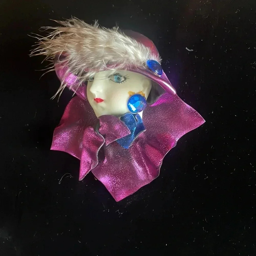Vintage Broch Lady in Hat